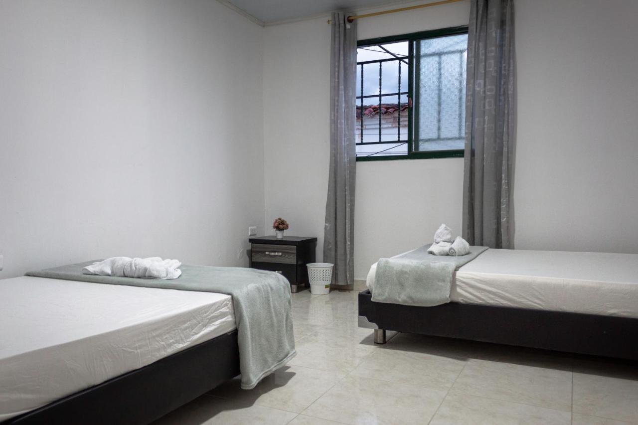 Los Nonos Hostel Guadalupe エクステリア 写真